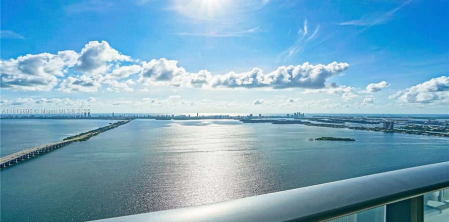 Кондоминиум с 3 спальнями в Майами, Флорида № 1962025