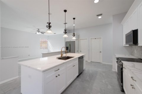 Купить виллу или дом в Корал-Спрингс, Флорида 5 спален, 267.47м2, № 1971383 - фото 30