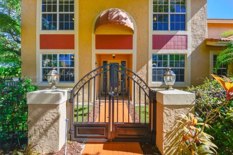 Купить виллу или дом в Корал-Спрингс, Флорида 5 спален, 267.47м2, № 1971383 - фото 2