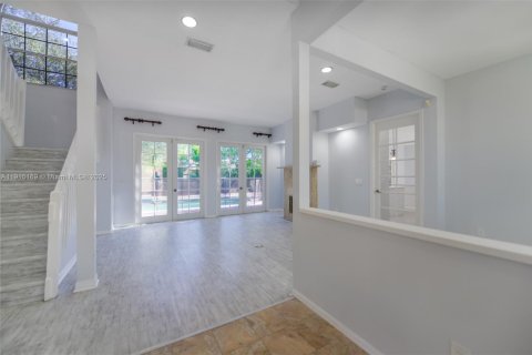 Купить виллу или дом в Корал-Спрингс, Флорида 5 спален, 267.47м2, № 1971383 - фото 14