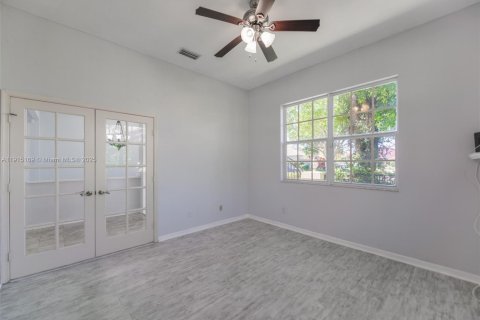 Купить виллу или дом в Корал-Спрингс, Флорида 5 спален, 267.47м2, № 1971383 - фото 25