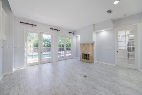 Купить виллу или дом в Корал-Спрингс, Флорида 5 спален, 267.47м2, № 1971383 - фото 18