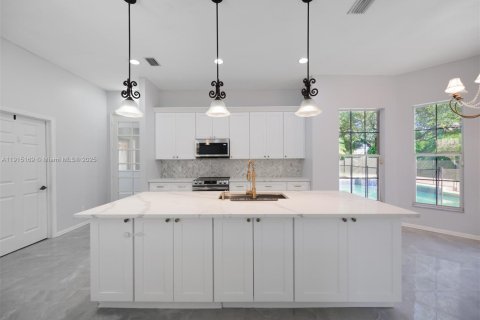 Купить виллу или дом в Корал-Спрингс, Флорида 5 спален, 267.47м2, № 1971383 - фото 28