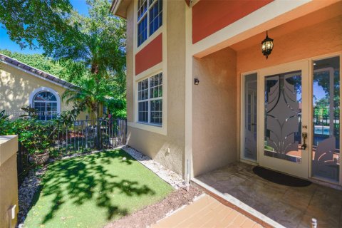 Купить виллу или дом в Корал-Спрингс, Флорида 5 спален, 267.47м2, № 1971383 - фото 6