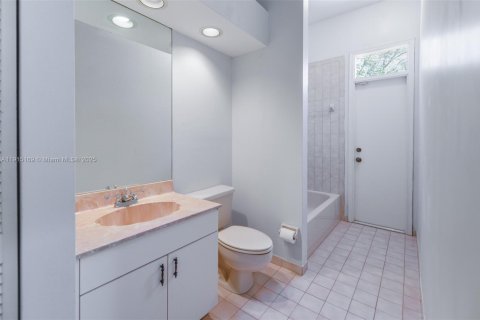 Купить виллу или дом в Корал-Спрингс, Флорида 5 спален, 267.47м2, № 1971383 - фото 26