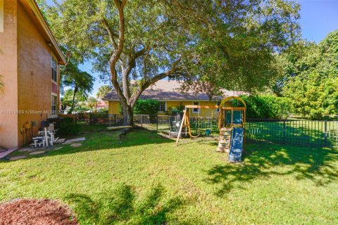 Купить виллу или дом в Корал-Спрингс, Флорида 5 спален, 267.47м2, № 1971383 - фото 11