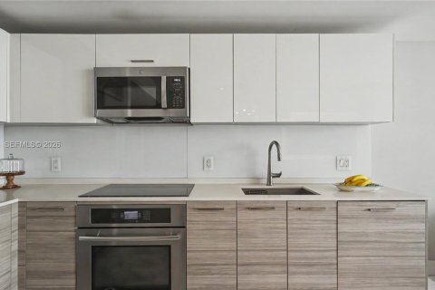 Copropriété à louer à Miami, Floride: 3 chambres, 134.8 m2 № 2286779 - photo 14
