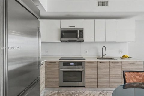 Copropriété à louer à Miami, Floride: 3 chambres, 134.8 m2 № 2286779 - photo 13