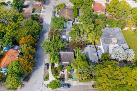 Купить коммерческую недвижимость в Майами, Флорида № 2054315 - фото 2