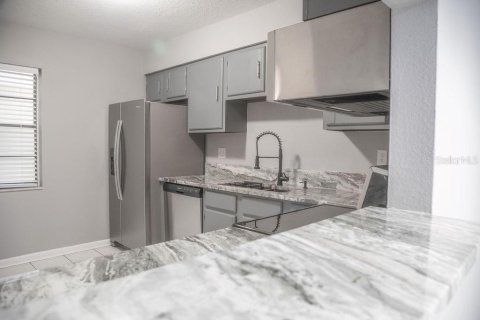 Condo in Lake Wales, Florida, 2 bedrooms  № 1737124 - photo 7
