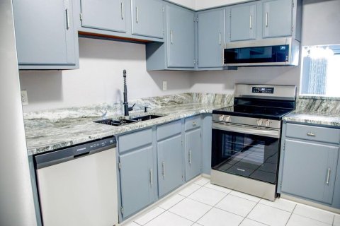 Condo in Lake Wales, Florida, 2 bedrooms  № 1737124 - photo 9