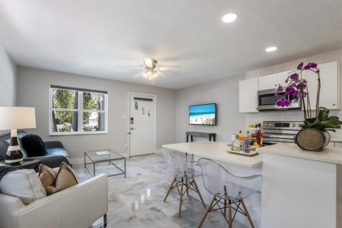 Condominio en alquiler en Sarasota, Florida, 1 dormitorio, 72.93 m2 № 1761200 - foto 17