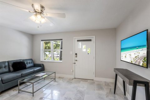Condominio en alquiler en Sarasota, Florida, 1 dormitorio, 72.93 m2 № 1761200 - foto 16