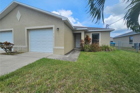 Villa ou maison à louer à Cape Coral, Floride: 3 chambres № 1881508 - photo 1