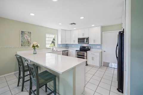 Купить виллу или дом в Палм Сити, Флорида 2 спальни, 126.63м2, № 2043376 - фото 9