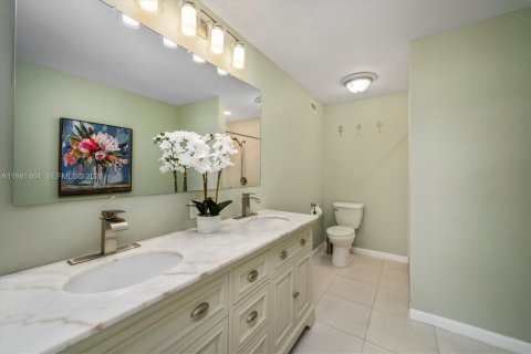 Купить виллу или дом в Палм Сити, Флорида 2 спальни, 126.63м2, № 2043376 - фото 15