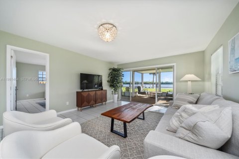 Купить виллу или дом в Палм Сити, Флорида 2 спальни, 126.63м2, № 2043376 - фото 5