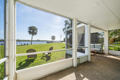 Купить виллу или дом в Палм Сити, Флорида 2 спальни, 126.63м2, № 2043376 - фото 22