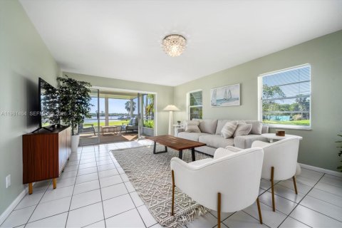 Купить виллу или дом в Палм Сити, Флорида 2 спальни, 126.63м2, № 2043376 - фото 6