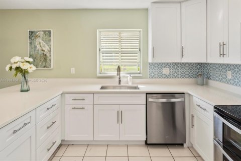 Купить виллу или дом в Палм Сити, Флорида 2 спальни, 126.63м2, № 2043376 - фото 10