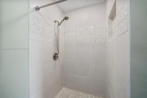 Купить виллу или дом в Палм Сити, Флорида 2 спальни, 126.63м2, № 2043376 - фото 16