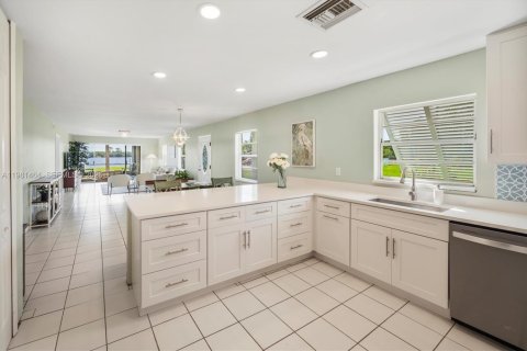 Купить виллу или дом в Палм Сити, Флорида 2 спальни, 126.63м2, № 2043376 - фото 11