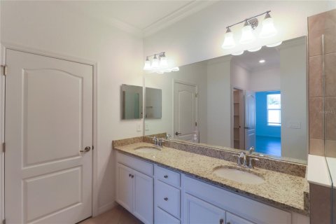 Villa ou maison à louer à Bradenton, Floride: 2 chambres, 182.55 m2 № 2413936 - photo 9