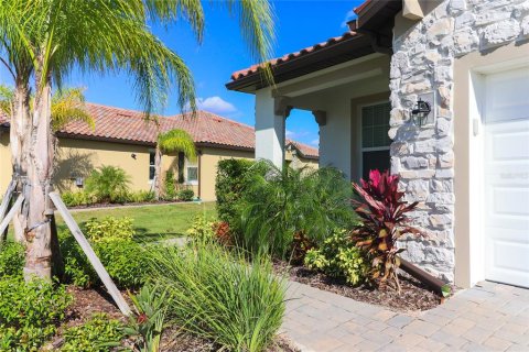 Villa ou maison à louer à Bradenton, Floride: 2 chambres, 182.55 m2 № 2413936 - photo 8
