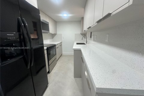 Снять в аренду виллу или дом в Майами, Флорида 3 спальни, 187.94м2, № 1977022 - фото 3