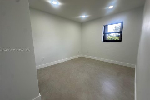 Снять в аренду виллу или дом в Майами, Флорида 3 спальни, 187.94м2, № 1977022 - фото 4