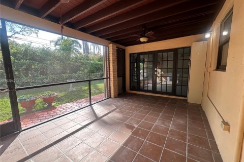 Снять в аренду виллу или дом в Майами, Флорида 3 спальни, 187.94м2, № 1977022 - фото 11