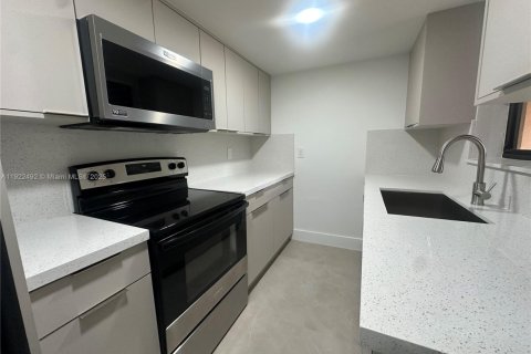 Снять в аренду виллу или дом в Майами, Флорида 3 спальни, 187.94м2, № 1977022 - фото 2