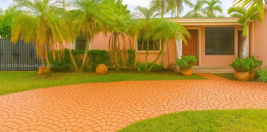 Дом в Майами, Флорида 3 спальни, 187.94м2 № 1977022