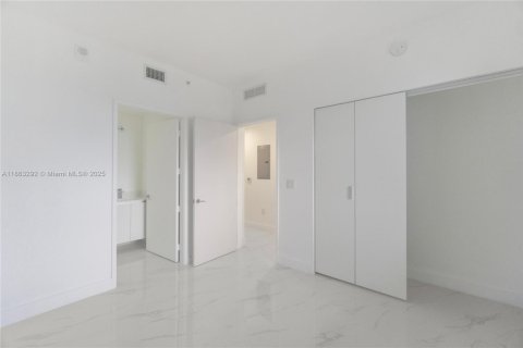 Copropriété à louer à Miami, Floride: 3 chambres № 1890377 - photo 27