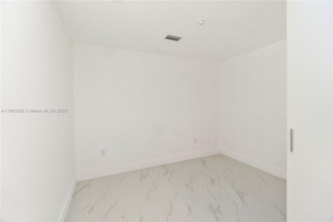 Copropriété à louer à Miami, Floride: 3 chambres № 1890377 - photo 19