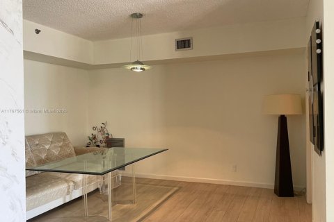 Condo in Aventura, Florida, 2 bedrooms  № 1711525 - photo 12