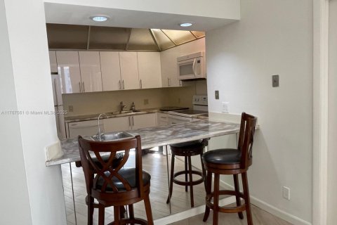 Condo in Aventura, Florida, 2 bedrooms  № 1711525 - photo 9