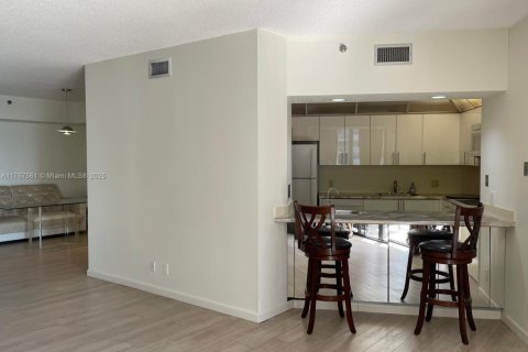 Condo in Aventura, Florida, 2 bedrooms  № 1711525 - photo 10