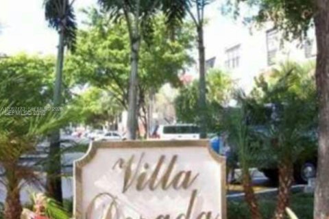 Townhouse in Aventura, Florida 3 bedrooms, 123.56 sq.m. № 2390665 - photo 4