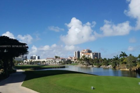 Townhouse in Aventura, Florida 3 bedrooms, 123.56 sq.m. № 2390665 - photo 2