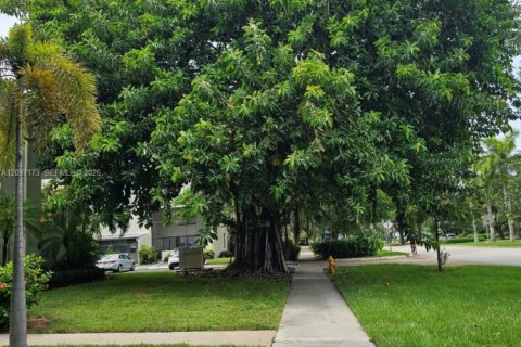 Townhouse in Aventura, Florida 3 bedrooms, 123.56 sq.m. № 2390665 - photo 3