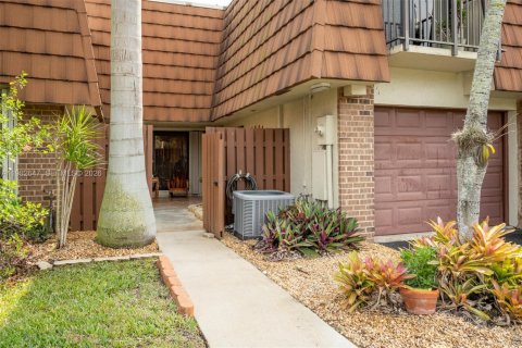 Touwnhouse à vendre à Davie, Floride: 3 chambres, 176.33 m2 № 2068676 - photo 1
