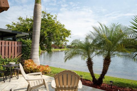 Touwnhouse à vendre à Davie, Floride: 3 chambres, 176.33 m2 № 2068676 - photo 2