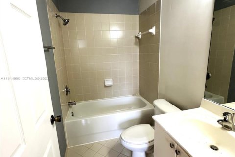 Condo in Homestead, Florida, 2 bedrooms  № 2001479 - photo 18