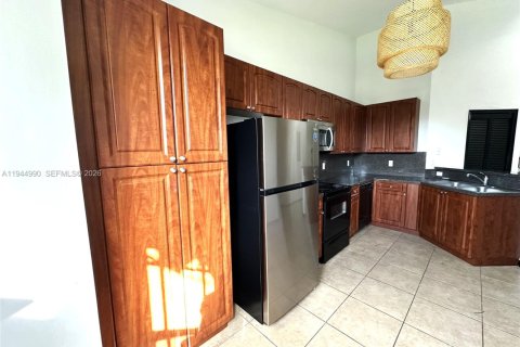 Condo in Homestead, Florida, 2 bedrooms  № 2001479 - photo 13