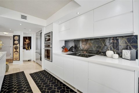 Condo in Aventura, Florida, 3 bedrooms  № 1933358 - photo 24