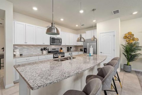 Townhouse in Davenport, Florida 5 bedrooms, 211.91 sq.m. № 1744560 - photo 6