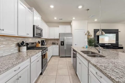 Townhouse in Davenport, Florida 5 bedrooms, 211.91 sq.m. № 1744560 - photo 5