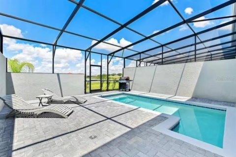 Townhouse in Davenport, Florida 5 bedrooms, 211.91 sq.m. № 1744560 - photo 18