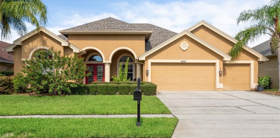House in Land O' Lakes, Florida 4 bedrooms, 308.62 sq.m. № 1881063